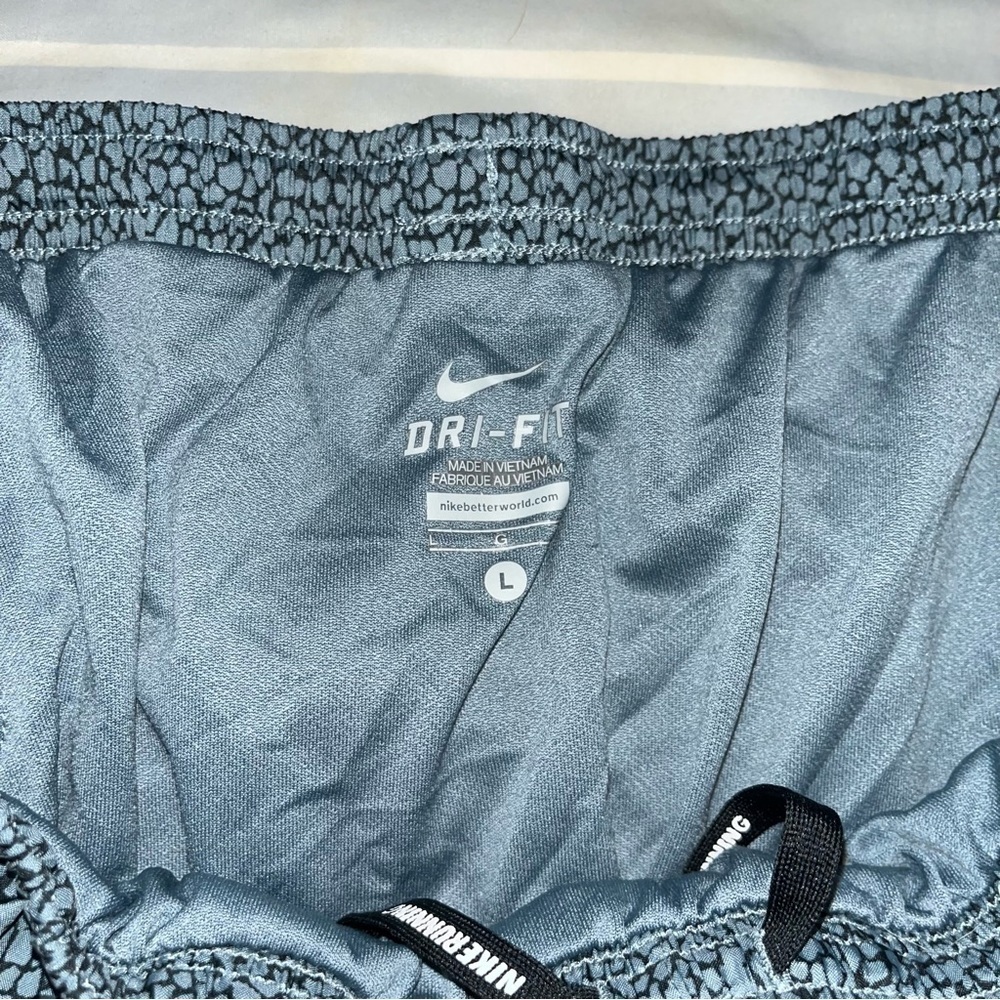 NIKE gray speckled shorts, size Large, elastic waist with drawstring, lined - Picture 4 of 4